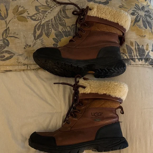 UGG Chestnut and Black Lace-Up Boots - Picture 4 of 11